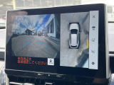 【パノラミックビューモニター】専用のカメラにより、上から見下ろしたような視点で360度クルマの周囲を確認することができます☆死角部分も確認しやすく、狭い場所での切り返しや駐車もスムーズに行えます。