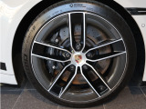PORSCHEロゴ(ハイグロスブラック塗装)  スラット付き(エクステリアカラー塗装)及びエアベント(レザー)、 カラーステッチ付き