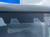 【スズキ セーフティサポート】走行中に前方の車両等を認識し、衝突しそうな時は警報とブレーキで衝突回避と被害軽減をアシスト。より安全にドライブをお楽しみいただけます。