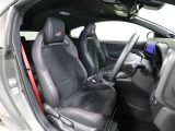 スタイリッシュな室内で運転もしやすいです♪使い勝手の良い配置も考えられています!!