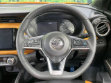 【純正革巻きステアリング】上質な革を使用することで、手にしっかり馴染みとても運転しやすいハンドルです♪