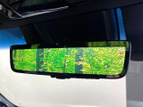 【デジタルインナーミラー】後席の大きな荷物や同乗者で後方が確認しづらい時でも安心!カメラが撮影した車両後方の映像をルームミラー内に表示。クリアな視界で状況の確認が可能です!