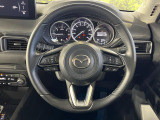 【純正革巻きステアリング】上質な革を使用することで、手にしっかり馴染みとても運転しやすいハンドルです♪