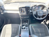 XC40 T4 モメンタム 