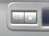 【パワーバックドア】スマートキーや運転席のボタンを押すだけでリアゲートが自動で開閉します!荷物を持っている時や、高い位置にあるバックドアを閉める際に便利な機能です♪