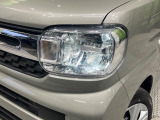 【LEDヘッドライト】悪天候や夜間走行時も良好な視界を確保し安心して運転できる高輝度LEDヘッドライトを装備!点灯速度が早く、消費電力も抑えられています。