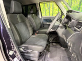 運転席シート廻りは使用感も少なく、良好な状態となっています。丁寧に使われていたことがよくわかりますね。