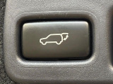【パワーバックドア】スマートキーや運転席のボタンを押すだけでリアゲートが自動で開閉します!荷物を持っている時や、高い位置にあるバックドアを閉める際に便利な機能です♪