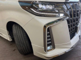 【シーケンシャルターンランプ付きLEDヘッドライト】人気の『流れるウィンカー』付きのLEDヘッドライトを装備♪高級感はもちろん、点灯時は存在感たっぷりで他車からも認識されやすく安心です。