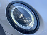 ●LEDヘッドライト:夜間走行時も良好な視界を確保し安心して運転できる高輝度LEDヘッドライトを装備!点灯速度が早く、消費電力も抑えられています。