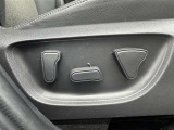 パワーシート搭載。微妙な調整が手軽にでき、最適なポジションで運転することが可能です。