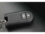■スマートキー■ 鍵を身に着けていれば、ドアの施錠・開錠が可能です!バッグから鍵を探し出す必要もないので、たくさん荷物を持っていたり雨の日傘をさしている時にも便利ですね!