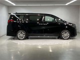 アルファードを多数扱う私たちもタイプゴールドのJBL搭載車両を初めて見ました。稀少な1台です。ぜひいちど現車をご覧くださいませ。