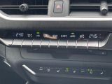 【 左右分離型フルオートエアコン 】運転席と助手席でそれぞれお好みの温度設定が可能で全席にも適切な空調をお届け致します!////