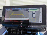 パノラミックビューモニター搭載。車両を上から見下ろすような映像で、駐車時の安全確認をサポートします。