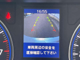 スピードメーター内のモニターにバックカメラの映像が映るので便利ですね!