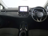 スイッチ類やメーター類を見やすく配置した、直感的で扱いやすいインパネ。初めて運転される方でも、迷わず操作出来る安心設計です。