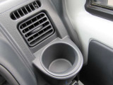 ドリンクホルダー★すぐ手が届く位置にドリンクホルダーを装備しています。運転中の水分補給もご安心です♪
