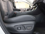 パワーシート搭載。微妙な調整が手軽にでき、ピッタリなポジションで運転することが可能です。