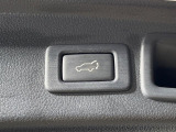 【パワーバックドア】スマートキーや運転席のボタンを押すだけでリアゲートが自動で開閉します!荷物を持っている時や、高い位置にあるバックドアを閉める際に便利な機能です♪