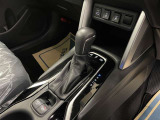 ブレーキホールド/電動パーキングブレーキを備えたセンターコンソールです。