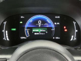 とっても見やすいメーターです。夜間時はラグジュアリーな気分にさせてくれる照明が魅力ですので、夜のドライブも楽しみになりますよ♪