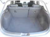 【広々トランクルーム】車体に対してスペースは広めに作ってあります。また、背もたれを倒すとより多くの荷物を乗せることができます。