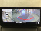 狭い場所での駐車やすれ違いなどでより的確な運転操作に役立つ360&deg;ビューモニターが装備されています。