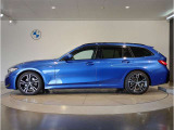 【拘りのFR】BMWが多く採用するFR車。ダイレクトでスポーティな加速感・シャープなハンドリングを実現。縦置きエンジンレイアウトにより、フラットで上質な乗り味です。