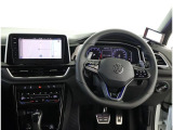レザーステアリングにデジタルメーターです!車両情報、ナビをメーター画面内で確認できます)お客様の運転をサポートします!
