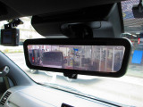 メーカーオプションのデジタルインナーミラー搭載車!荷物や道具を満載しててもしっかり後方確認出来ますよっ♪
