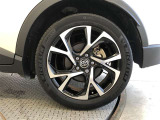 純正18インチアルミ!タイヤサイズは225/50R18です