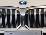 ☆BMWの代名詞とも言える【キドニーグリル】一目見ただけでBMW車であると認識できる確固たるアイコンとして存在感を放ちます☆