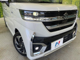 【LEDヘッドライト】悪天候や夜間走行時も良好な視界を確保し安心して運転できる高輝度LEDヘッドライトを装備!点灯速度が早く、消費電力も抑えられています。