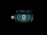 ヘッドアップディスプレイは視認性が非常に良く、運転時の視線を逸らさず様々な情報の確認が行えます。