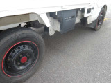 下廻り錆の少ない程度の良い車です。