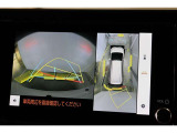 車両を上から見たような映像表示するパノラミックビューモニター付き!