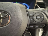 レーダークルーズコントロールを搭載しております。前車との距離をレーダーで測り一定の車間距離とスピードを保つとても便利な機能です。高速道路で楽に安心安全です!