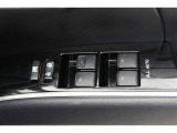 スイッチ一つで窓を開け閉めできるパワーウィンドウスイッチです。