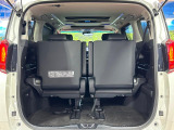 普段のお買い物や通勤、送迎等に十分な荷室スペースを確保しております。セカンドシートを倒すと、大きな荷物の積載も可能です♪