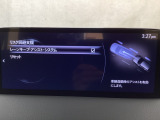 ハンドル操作をアシストすることにより車線からの逸脱回避を支援します。