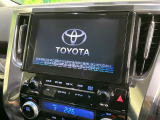 【メーカー純正ナビ】インテリアに溶け込むスタイリッシュな「専用設計」メーカーナビを装備♪視認性や操作性など基本性能にも優れ、より上質なカーライフをお楽しみいただけます。