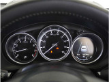 【明るく見やすいメーター】視認性が良く明るく見やすいメーター。運転者にとって見やすいメーターは運転していても疲れないですよね。