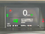 【急アクセル抑制機能】ブレーキとアクセルを間違えた際、加速を抑制します。