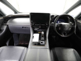 上質で落ち着いた印象のインパネ。視界も広々で運転しやすいです。
