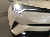 LEDヘッドライトです。デザイン性がよくとても明るいので、夜間の走行や悪天候でも安心です。しかも長寿命!
