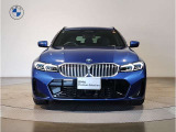 【キドニーグリル】BMWは約90年もの間、ほぼ全ての車両にひと目でBMWだと分かるこの特徴的なフロントグリルが備えられ、デザイン・アイコンとして親しまれてきました。
