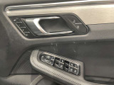 運転席ドア スイッチ付近です。これから納車までにしっかりとレザー部分のクリーニングを実施いたします。