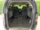 普段のお買い物や通勤、送迎等に十分な荷室スペースを確保しております。セカンドシートを倒すと、大きな荷物の積載も可能です♪