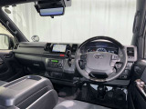 運転席まわりです。 各操作スイッチは使いやすい位置に配置されてます。